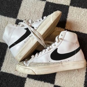NIKE BLAZERS WMNS ‘77